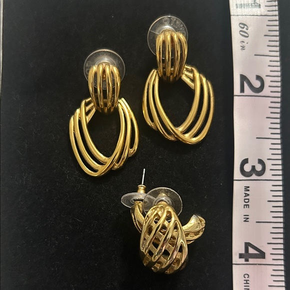 Two Pairs of Elegant Gold Earrings - Picture 4 of 4